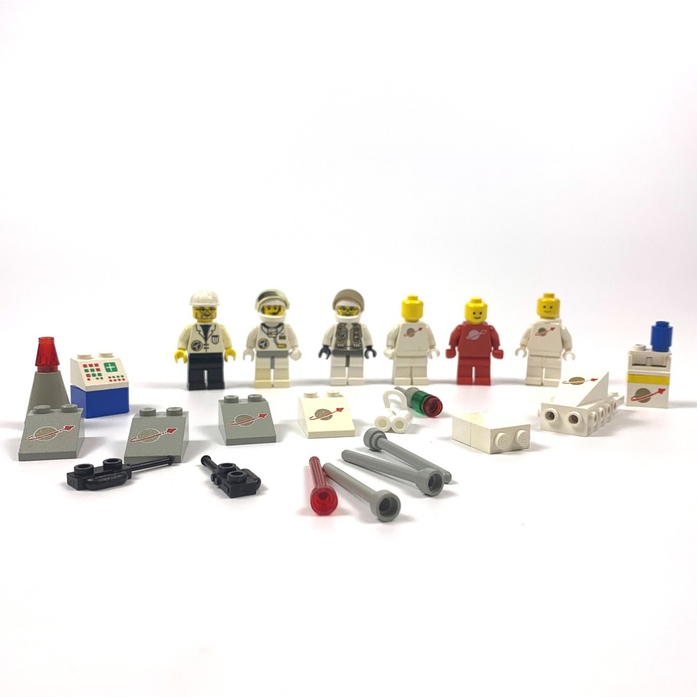 Lego Lot Space VTG‎ White Gray Moon Red White 6 Minifigures Accessories - Picture 1 of 12
